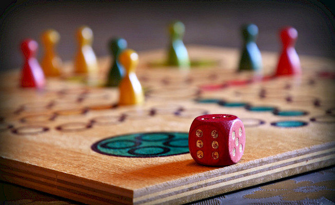 Spiele: Klassiker und Neuheiten aus der Welt der Gesellschaftsspiele sind in großer Auswahl vorhanden